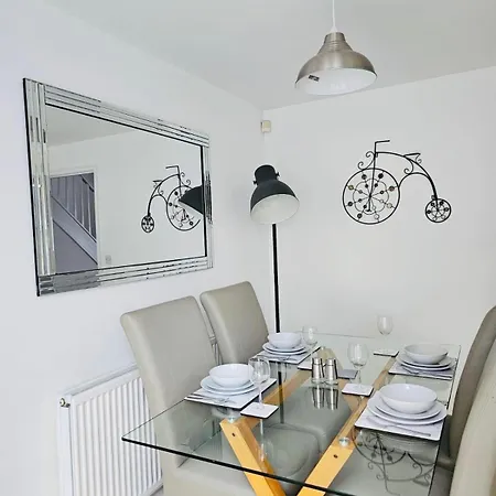 Ferienhaus Stylish 3 Bed With Garden & Free Parking Manchester