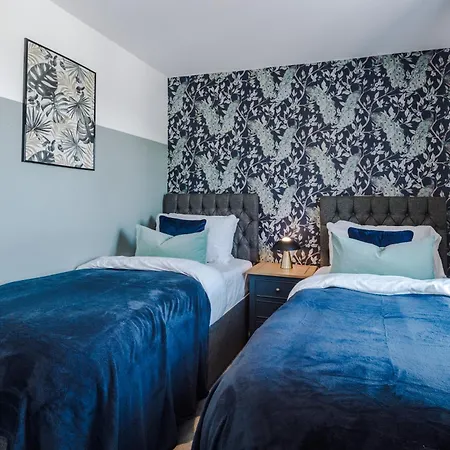 بيت للعطل Stunning House By Purestay - 8 Beds With Free Parking