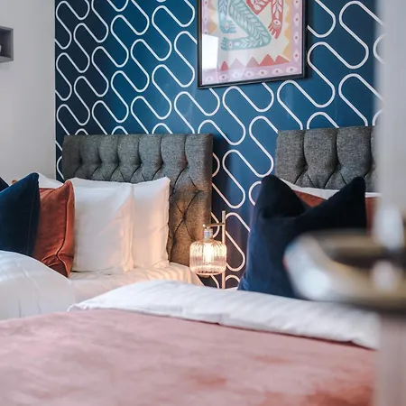 Stunning House By Purestay - 8 Beds With Free Parking Holiday home *