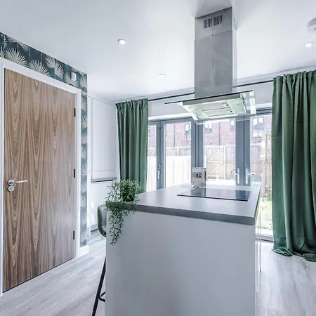 Stunning House By Purestay - 8 Beds With Free Parking * Manchester