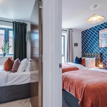 Stunning House By Purestay - 8 Beds With Free Parking