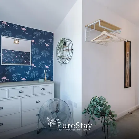 Stunning House By Purestay - 8 Beds With Free Parking بيت للعطل