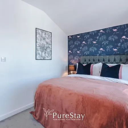 بيت للعطل Stunning House By Purestay - 8 Beds With Free Parking مانشستر