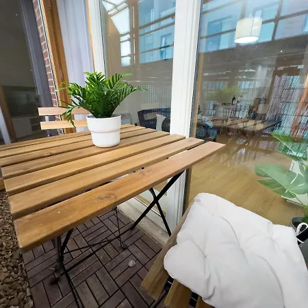 Stylish Centre Flat - Balcony And Parking Apartman