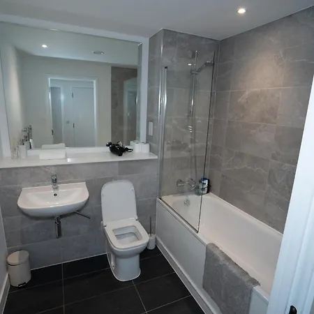 Luxury 2 Bed Penthouse Large Balcony Manchester