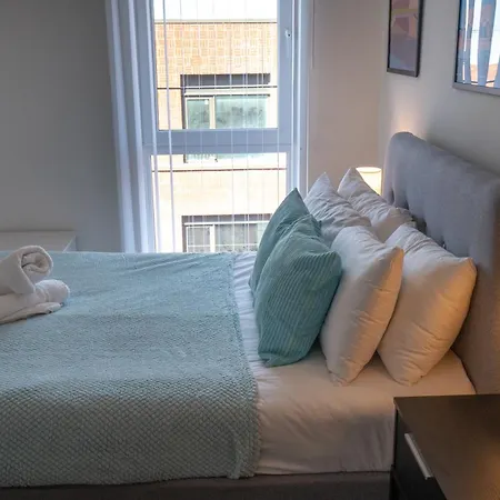 Luxury 2 Bed Penthouse Large Balcony Apartament *