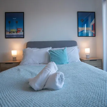 Luxury 2 Bed Penthouse Large Balcony *