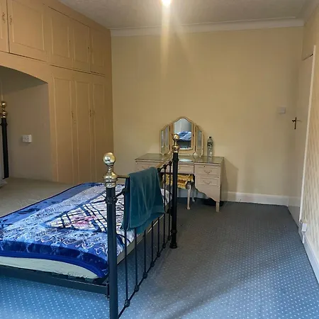 Double Bedroom In A Shared House *