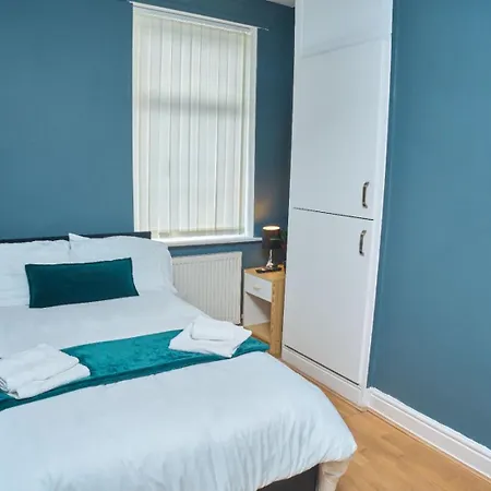 2dbed Close To Etihad Coop Live