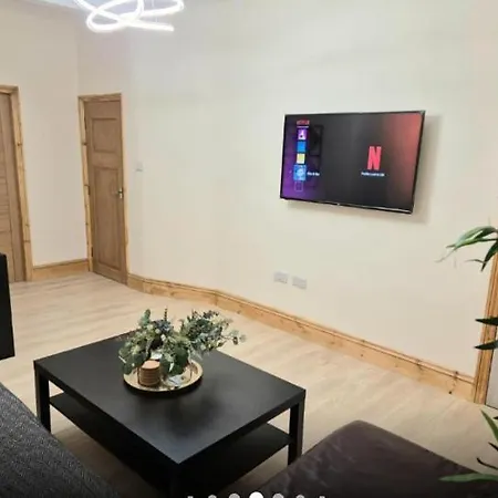 In 6 Minutes Drive To Victoria Station Manchester