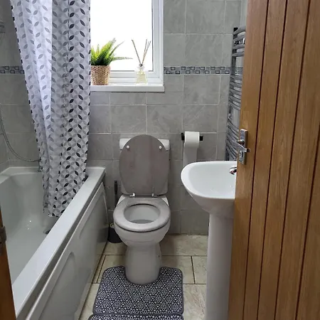 In 6 Minutes Drive To Victoria Station