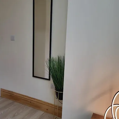 Kwatera prywatna In 6 Minutes Drive To Victoria Station Manchester