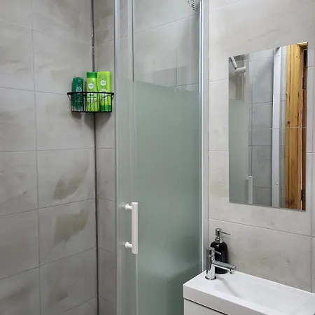 In 6 Minutes Drive To Victoria Station マンチェスター