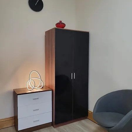 Quarto em Acomodações Particulares In 6 Minutes Drive To Victoria Station *