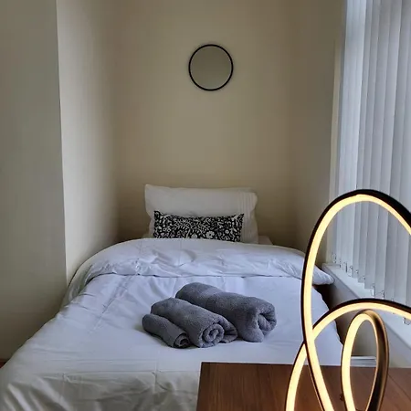 In 6 Minutes Drive To Victoria Station * Manchester