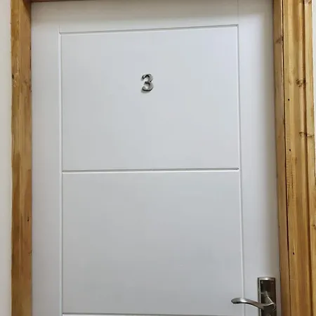 In 6 Minutes Drive To Victoria Station Privat bolig