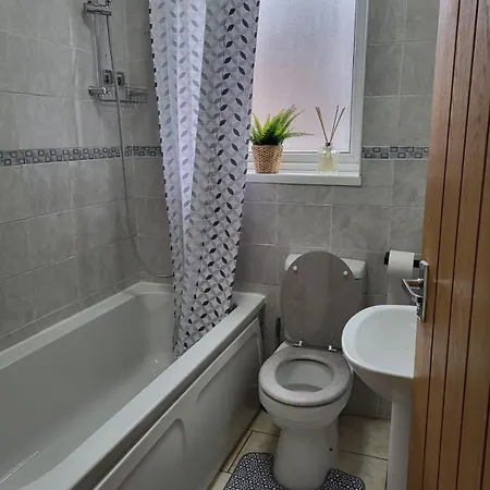 Kwatera prywatna In 6 Minutes Drive To Victoria Station