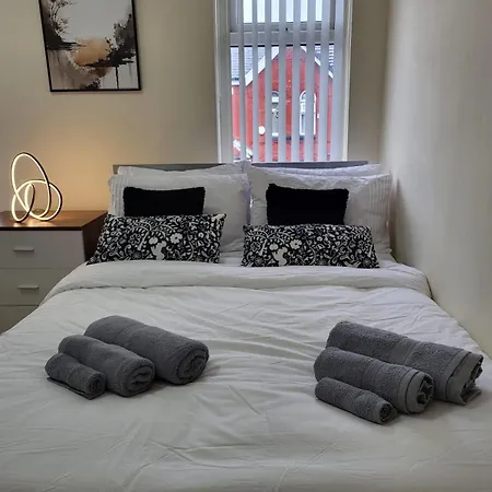 In 6 Minutes Drive To Victoria Station