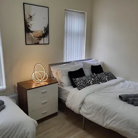 In 6 Minutes Drive To Victoria Station *