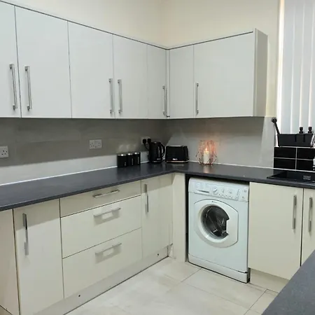 In 6 Minutes Drive To Victoria Station Manchester