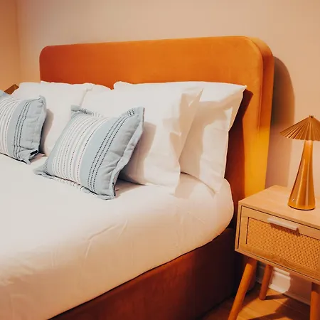 Gem With Stylish 2br Retreat And Free Carpark Appartement Manchester