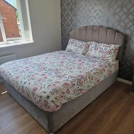 Stunning Canal View 2 Bedroom With Free Parking