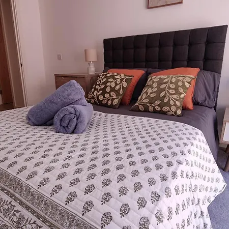 Bee Halo - Work N Relax 500Mbps Wifi, Netflix, City Centre, Paid Private Parking , Balcony And Memory Foam Beds * Manchester