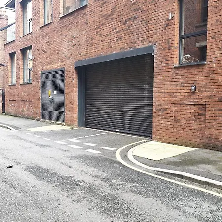 Bee Halo - Work N Relax 500Mbps Wifi, Netflix, City Centre, Paid Private Parking , Balcony And Memory Foam Beds Manchester