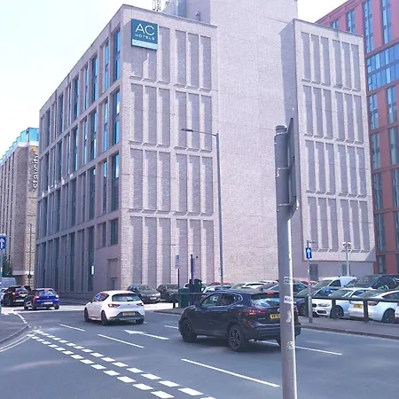 Bee Halo - Work N Relax 500Mbps Wifi, Netflix, City Centre, Paid Private Parking , Balcony And Memory Foam Beds * Manchester