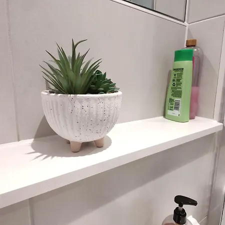 Bee Cosy - Near Train Stations And Shopping Centre With Paid Private Parking, 500mbps Internet And Netflix Lägenhet Manchester