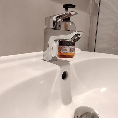 Bee Cosy - Near Train Stations And Shopping Centre With Paid Private Parking, 500mbps Internet And Netflix Appartement