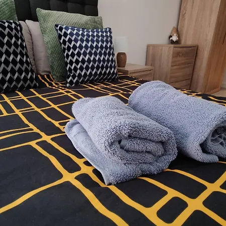Bee Halo - Work N Relax 500Mbps Wifi, Netflix, City Centre, Paid Private Parking , Balcony And Memory Foam Beds Appartement *
