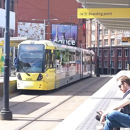 Lejlighed Bee Cosy - Near Train Stations And Shopping Centre With Paid Private Parking, 500mbps Internet And Netflix