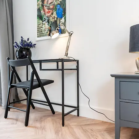 2 Bedroom, 2 Bathroom Apartment, Close To Mcr Centre *