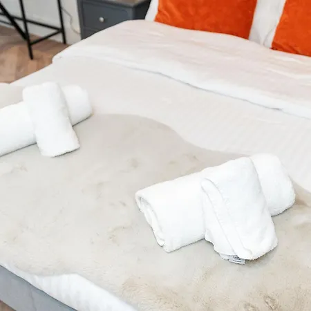 2 Bedroom, 2 Bathroom Apartment, Close To Mcr Centre * Manchester