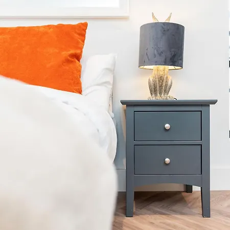 Apartment 2 Bedroom, 2 Bathroom Apartment, Close To Mcr Centre *