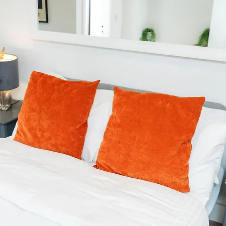 2 Bedroom, 2 Bathroom Apartment, Close To Mcr Centre *