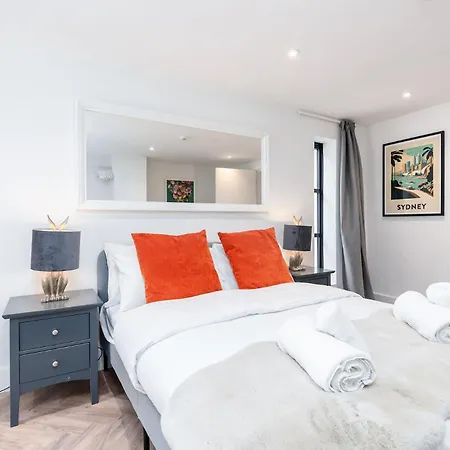 Apartment 2 Bedroom, 2 Bathroom Apartment, Close To Mcr Centre