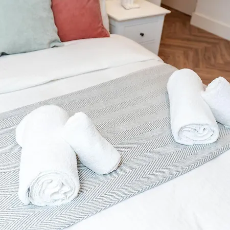 2 Bedroom, 2 Bathroom Apartment, Close To Mcr Centre Manchester