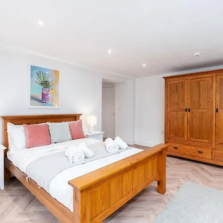 2 Bedroom, 2 Bathroom Apartment, Close To Mcr Centre