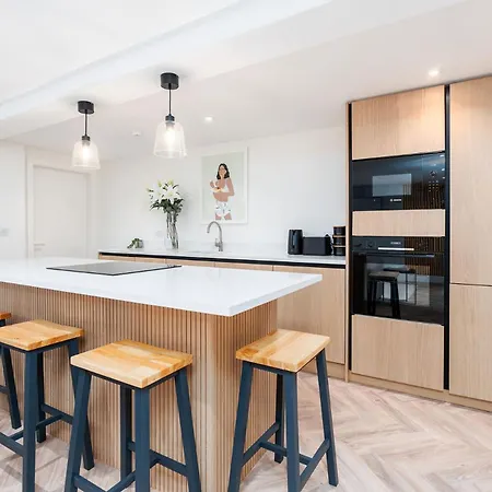 2 Bedroom, 2 Bathroom Apartment, Close To Mcr Centre *