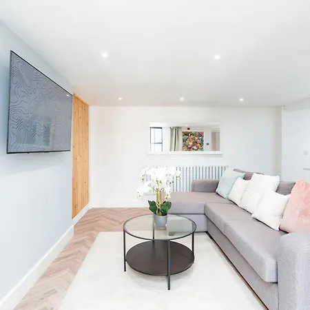 2 Bedroom, 2 Bathroom Apartment, Close To Mcr Centre Manchester