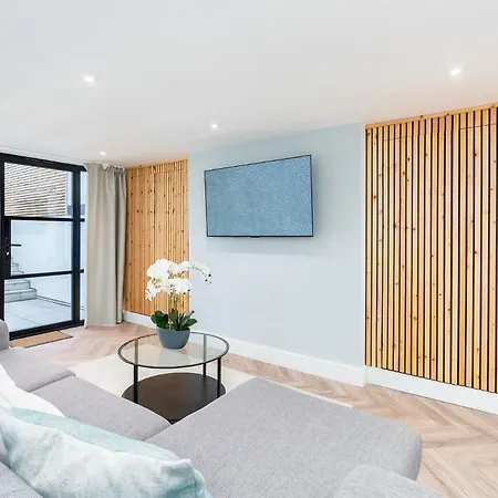 2 Bedroom, 2 Bathroom Apartment, Close To Mcr Centre *