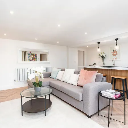 2 Bedroom, 2 Bathroom Apartment, Close To Mcr Centre Apartment