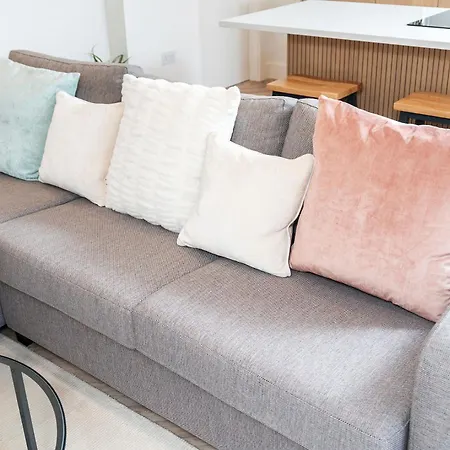 2 Bedroom, 2 Bathroom Apartment, Close To Mcr Centre *