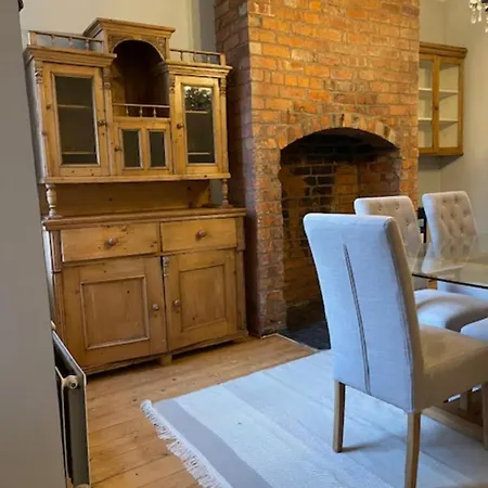 Дом отдыха Heaton Chapel Gem: 3bd Victorian Parkside Манчестер