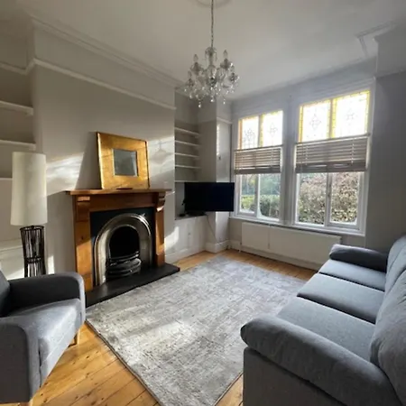 Heaton Chapel Gem: 3bd Victorian Parkside Manchester