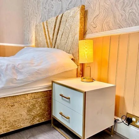 Σπίτι διακοπών Full With Free Parking In Moss Bank, Crumpsall,