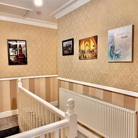 Full With Free Parking In Moss Bank, Crumpsall, Holiday home *