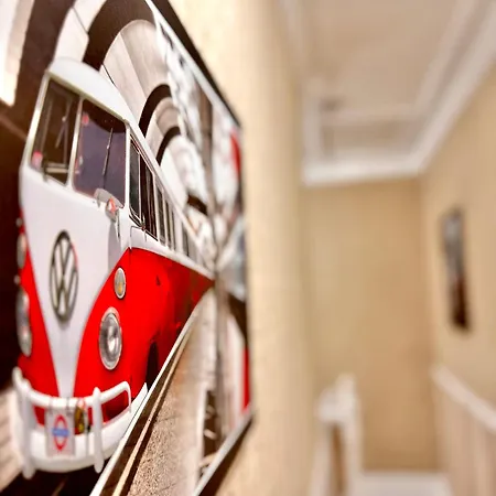 Full With Free Parking In Moss Bank, Crumpsall, *